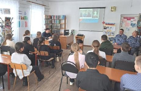 Росгвардейцы провели Урок мужества, приуроченный к празднованию 10-й годовщины образования Росгвардии