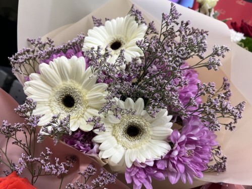 Доставка цветов: когда эмоции важнее расстояния Доставка цветов: когда эмоции важнее расстояния