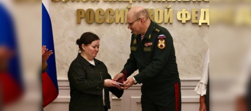 В Росгвардии вручили награды воспитательницам детского сада из Оренбургской области за спасение детей В Росгвардии вручили награды воспитательницам детского сада из Оренбургской области за спасение детей