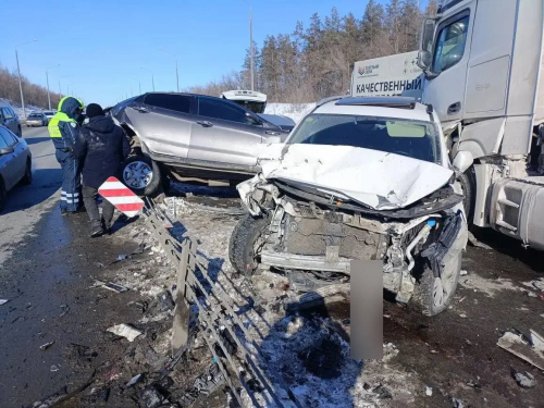 На Загородном шоссе Оренбурга столкнулись 7 автомобилей На Загородном шоссе Оренбурга столкнулись 7 автомобилей