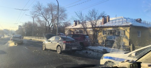 В Оренбурге на проспекте Братьев Коростелевых пострадал водитель Chevrolet В Оренбурге на проспекте Братьев Коростелевых пострадал водитель Chevrolet