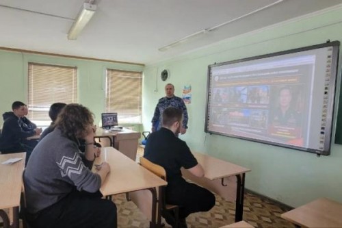 В Оренбургской области росгвардейцы провели урок мужества для учащихся гимназии В Оренбургской области росгвардейцы провели урок мужества для учащихся гимназии