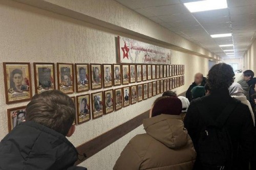 В Оренбурге бойцы ОМОН провели день открытых дверей для школьников В Оренбурге бойцы ОМОН провели день открытых дверей для школьников