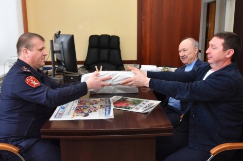 В Оренбурге журналисты передали периодические печатные издания бойцам Росгвардии