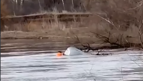 В Оренбуржье перевернулся рыбак на лодке