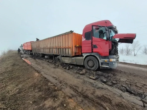 В Переволоцком районе автодорогу Сырт – Родничный Дол закроют для большегрузов В Переволоцком районе автодорогу Сырт – Родничный Дол закроют для большегрузов