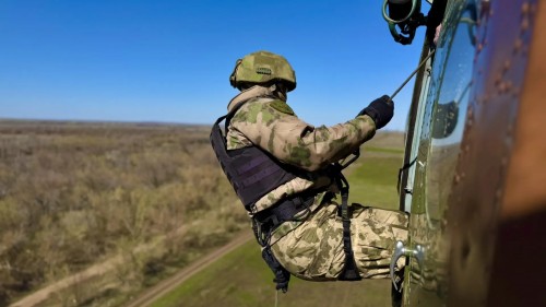 СПЕЦНАЗ РОСГВАРДИИ ОТРАБОТАЛ БЕСПАРАШУТНОЕ ДЕСАНТИРОВАНИЕ В ОРЕНБУРГСКОЙ ОБЛАСТИ 