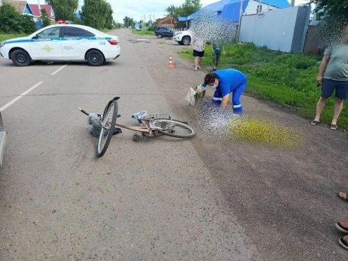 В Саракташе водитель «ЗИЛа» без прав сбил велосипедистку. Женщина в реанимации. В Саракташе водитель «ЗИЛа» без прав сбил велосипедистку. Женщина в реанимации.