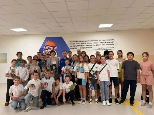 Космонавт Сергей Рыжиков встретился с учащимися в Оренбурге Космонавт Сергей Рыжиков встретился с учащимися в Оренбурге