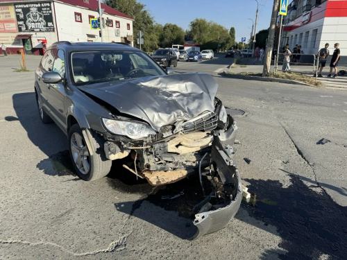В Гае на перекрёстке SUBARU столкнулся с питбайком, пострадали двое подростков В Гае на перекрёстке SUBARU столкнулся с питбайком, пострадали двое подростков