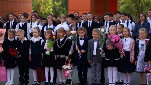 Металлурги Уральской Стали поздравили с Днём знаний учеников и студентов Новотроицка