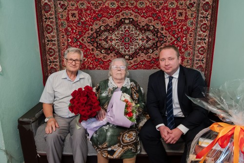 Ветеран Уральской Стали Нина Черкасова отметила 100-летний юбилей Ветеран Уральской Стали Нина Черкасова отметила 100-летний юбилей