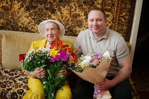 Ветеран Уральской Стали Нина Черкасова отметила 100-летний юбилей Ветеран Уральской Стали Нина Черкасова отметила 100-летний юбилей