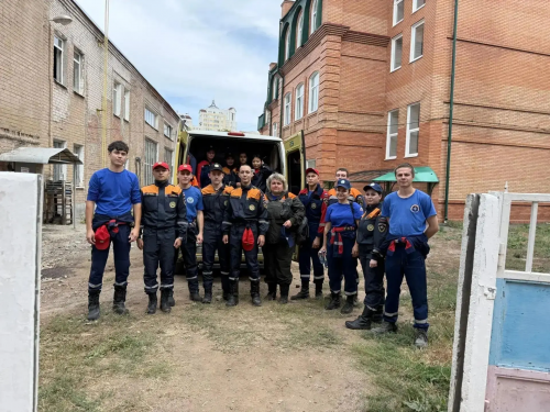 Студенты-спасатели помогают тушить ландшафтные пожары в Беляевском районе
