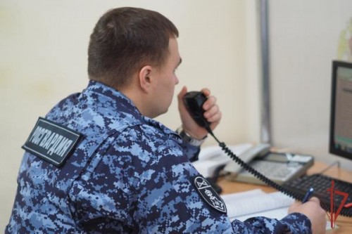 В Оренбурге росгварейцы задержали гражданина, который похитил музыкальную колонку стоимостью более 20 000 рублей
