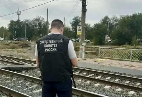Грузовой состав под Оренбургом насмерть сбил женщину на путях