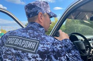 В Орске росгвардейцы пресекли угрозу в отношении школьника