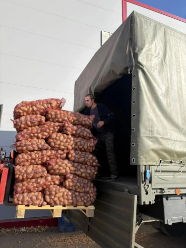 Медики Оренбуржья поддержали бойцов СВО крупной партией картофеля